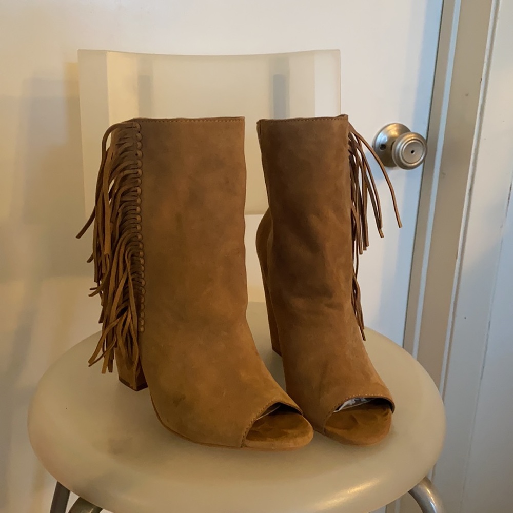 Tan boots - Picture 2 of 2